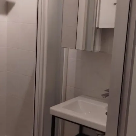 A La Apartment